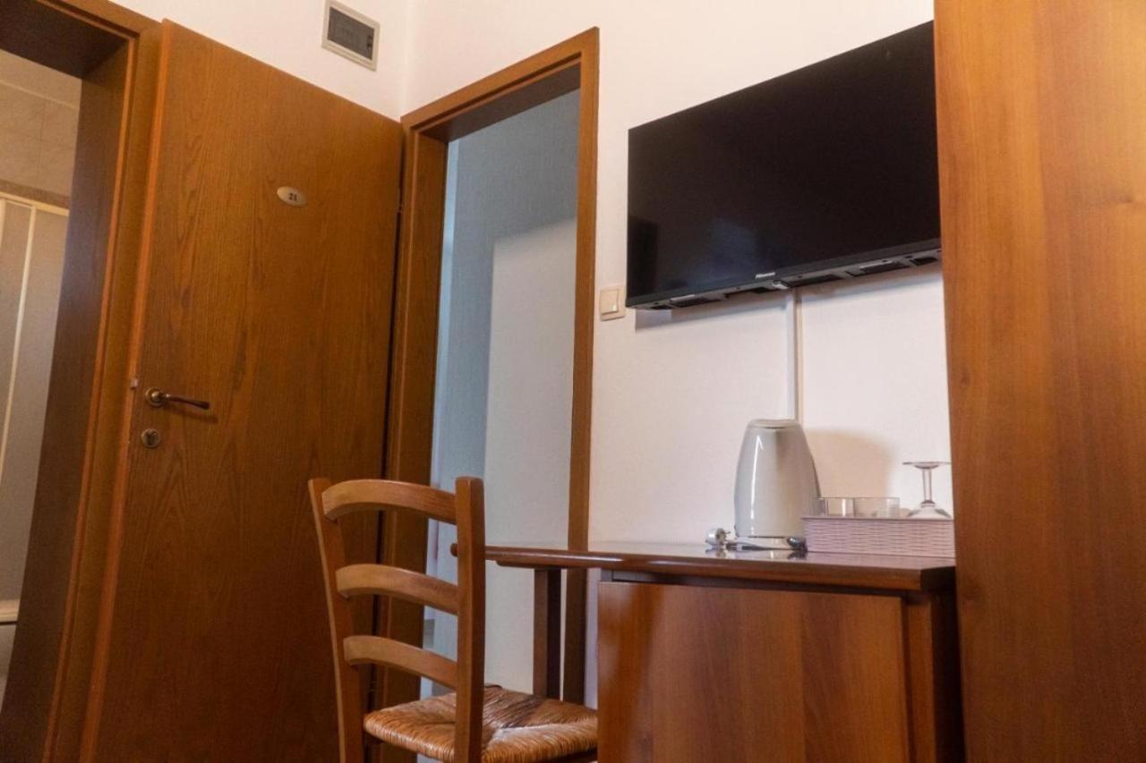 Apartments And Rooms Villa Chiara クルニカ エクステリア 写真