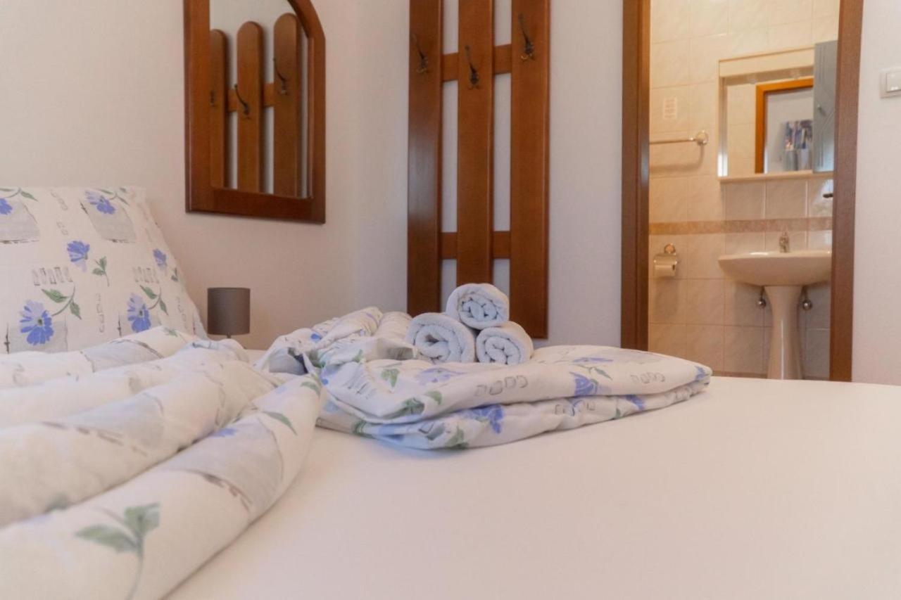 Apartments And Rooms Villa Chiara クルニカ エクステリア 写真