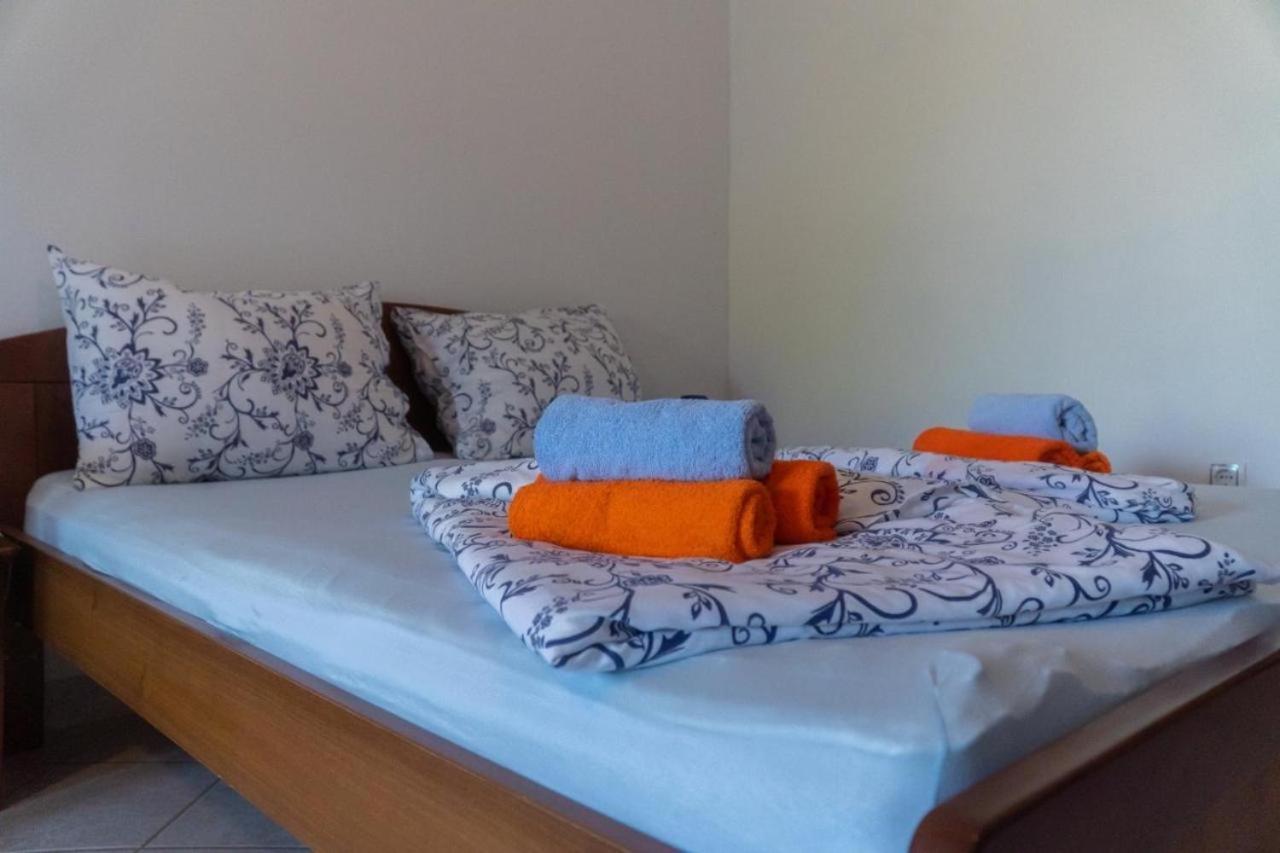 Apartments And Rooms Villa Chiara クルニカ エクステリア 写真