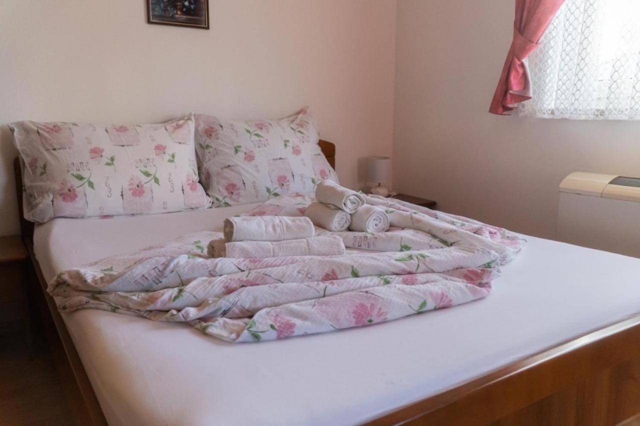 Apartments And Rooms Villa Chiara クルニカ エクステリア 写真
