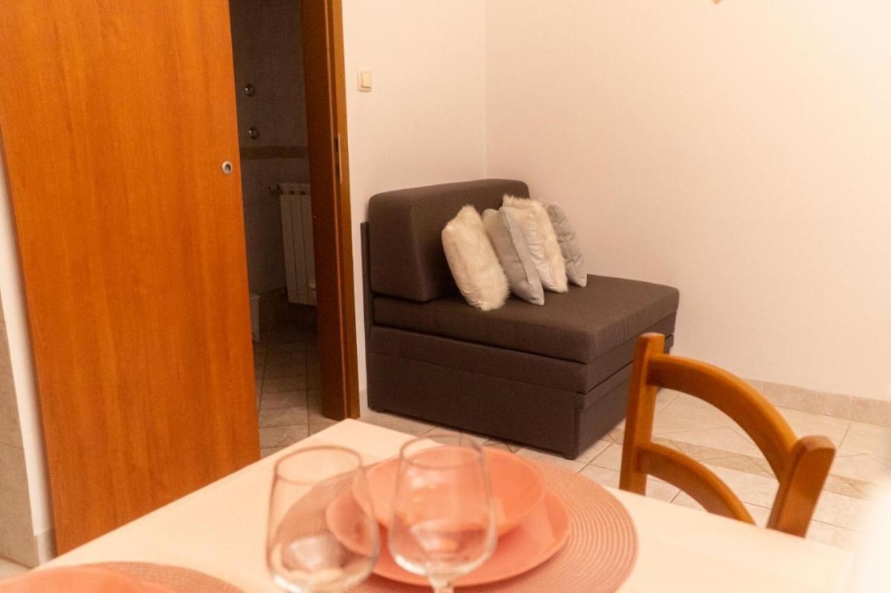 Apartments And Rooms Villa Chiara クルニカ エクステリア 写真