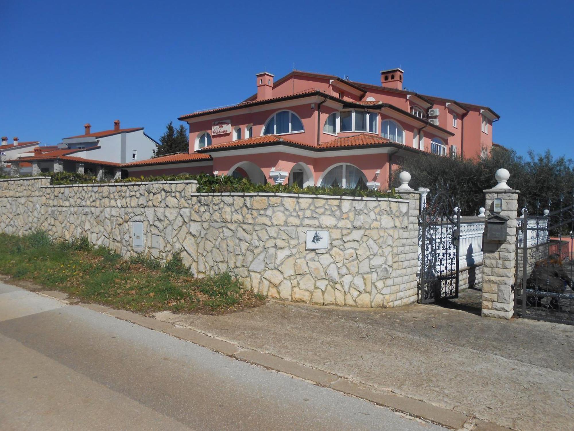 Apartments And Rooms Villa Chiara クルニカ エクステリア 写真